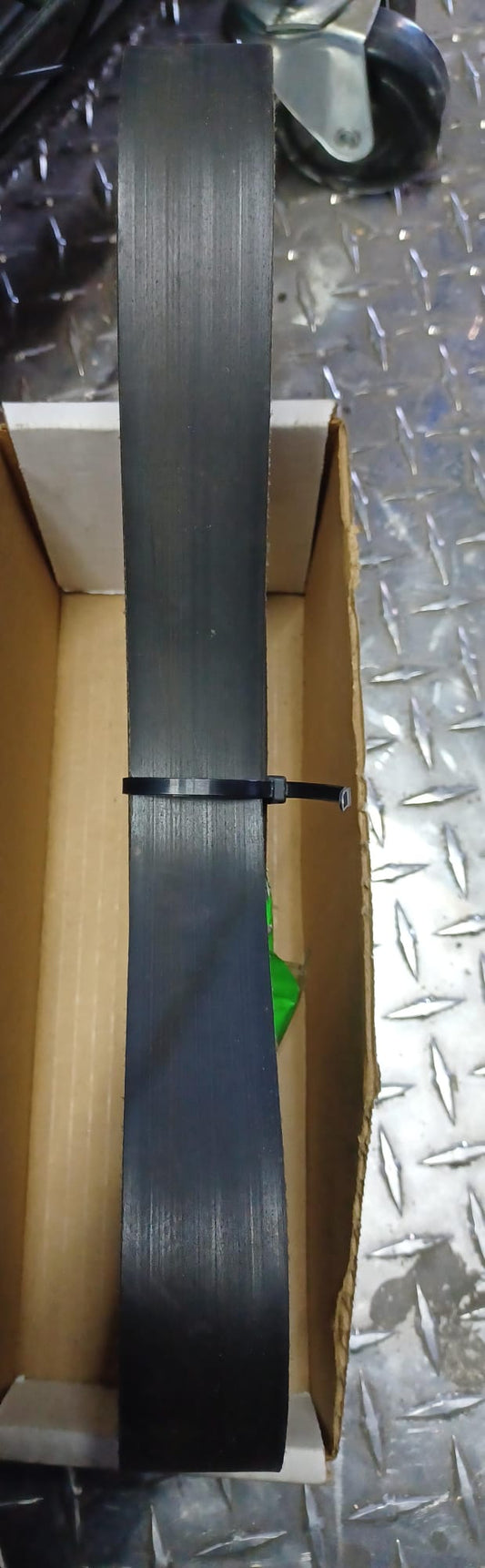 USED V-BELT FREIGHTLINER 8 RIB HG9785