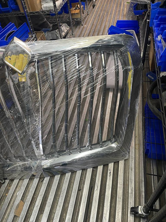 GRILLE WITH SCREEN CHROME, INTERNATIONAL 4039860C93