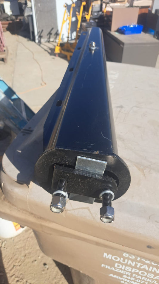 MUD FLAP HANGER BLACK ROUNDED 30" 2-1/2" BOLT