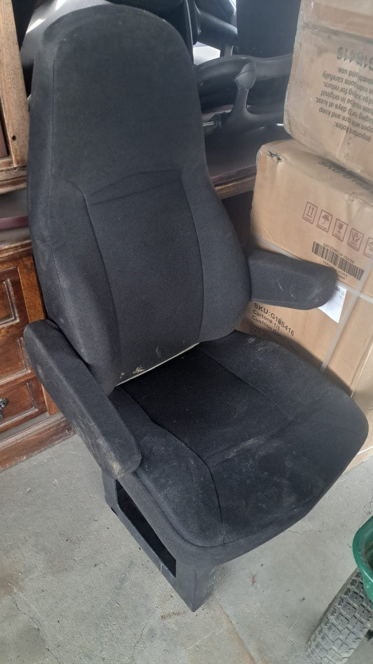 USED PASSENGER SEAT, INTERNATIONAL BLACK CLOTH 3725171C91