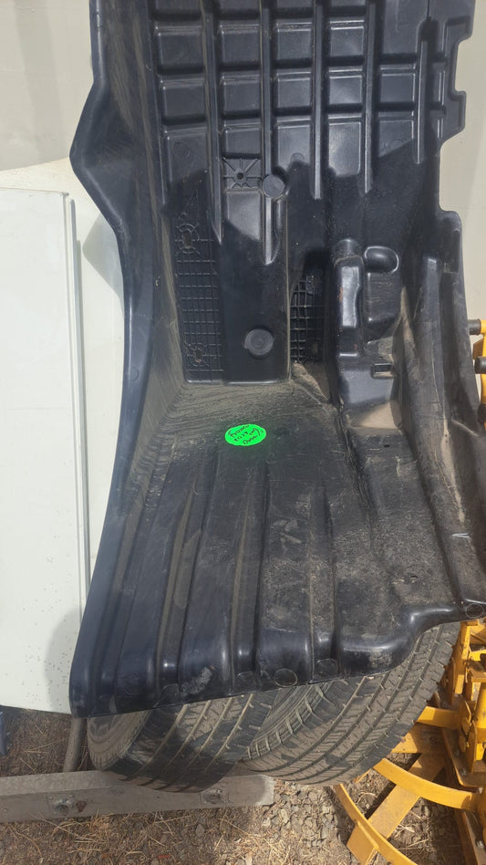 CAB SPLASH GUARD LH CASCADIA 2273807000