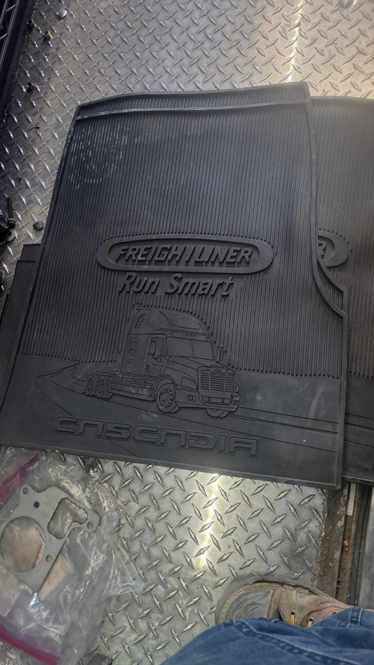 FREIGHTLINER CASCADIA FLOORMAT SET W/ LOGOS 80014