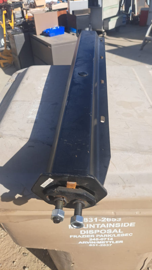 MUD FLAP HANGER BLACK RECTANGULAR RH 30" 1-1/8" BOLT