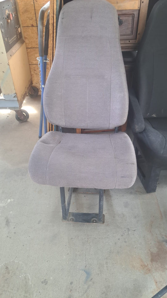 USED BUCKET SEAT CASCADIA GRAY CLOTH